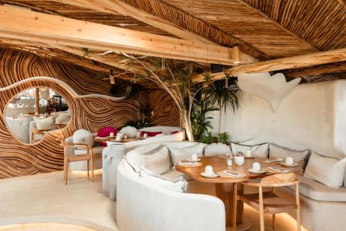 Beachfront apartment with terrace pool and tennis court in Costabella Marbella - image 4
