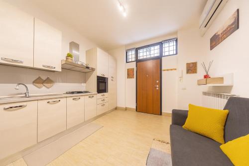 Loft moderno con terrazzo e self check-in 24h a 5 Min dalla Metro C, Řím (fotografie 10)