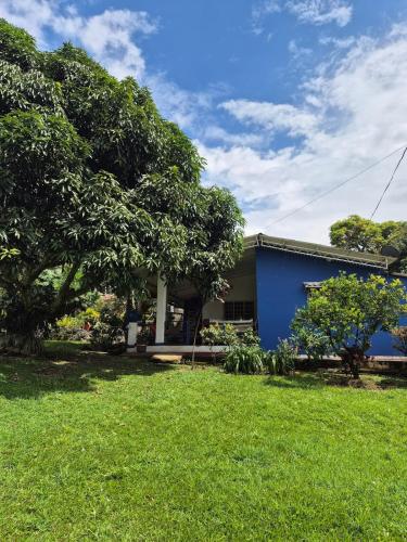 Casa rustica y familiar con piscina en La Vega Cund