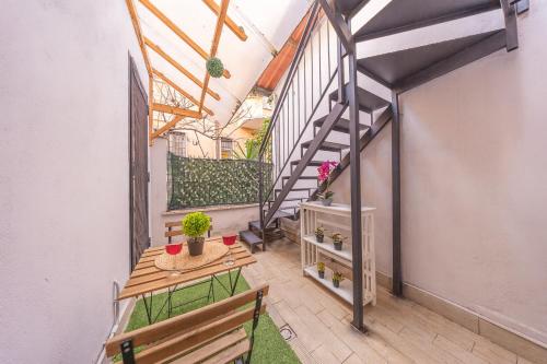 Loft moderno con terrazzo e self check-in 24h a 5 Min dalla Metro C, Řím (fotografie 7)