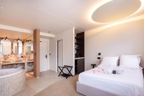 Camping - Lyon -  - Ecrin Romantique, Suite d'exception avec balnéo - Image #3