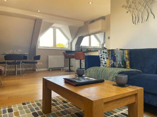 The Courtyard 2 Bedroom Apartments in Central Windsor with Parking, Windsor (Foto 2)