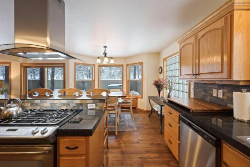 9 Hoodoo-AC-Hot Tub-5BR/3BA - image 2