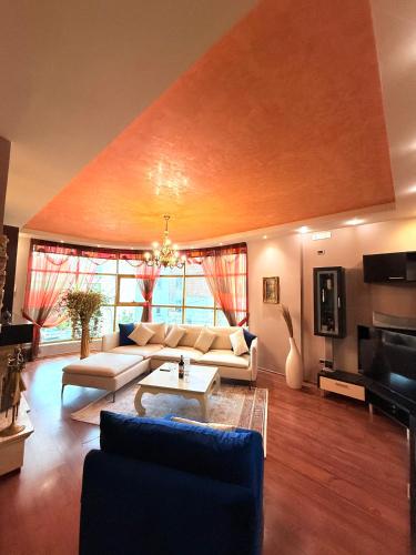Luxury Free Parking Apartment - City Center, Tirana (Foto 9)