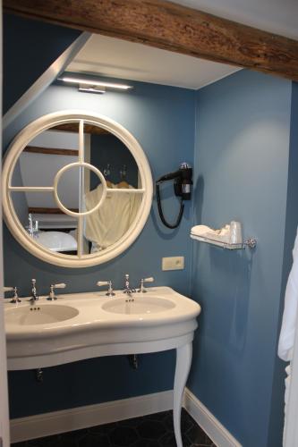 Hotel De Castillion - Small elegant family hotel - image 10
