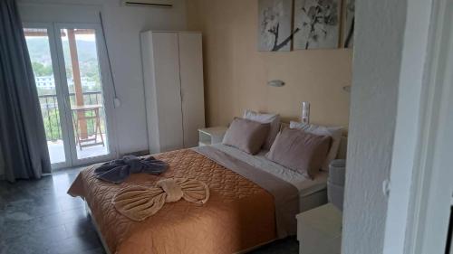 2 twin beds