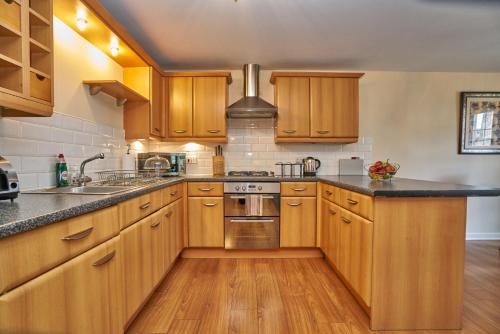 Edinburgh Pearl Apartments - Haymarket Residence 5