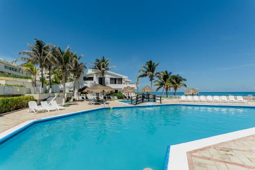 Renovated 2 BDR Beachfront by Casa Paraiso, Cancún