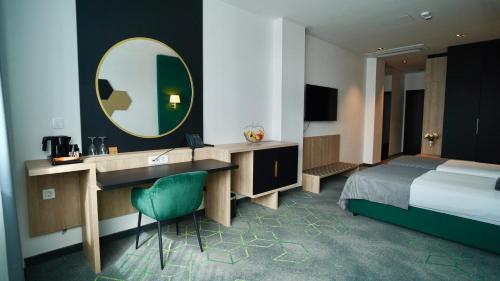 room detail thumbnail 1