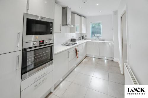 Cocina, Family & Contractor Friendly 3 bed house Sleeps 8 in Maidenhead in Maidenhead