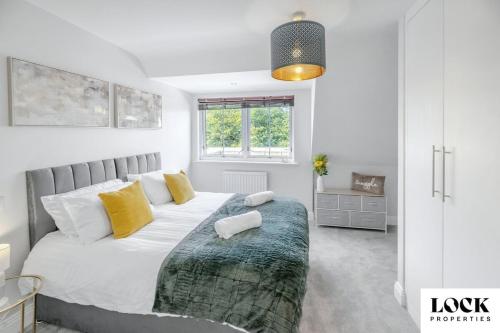 Family & Contractor Friendly 3 bed house Sleeps 8 in Maidenhead in Maidenhead