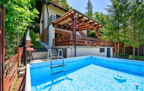 Peldbaseins, 3 Bedroom Stunning Home In Harina Zlaka in Kumroveca