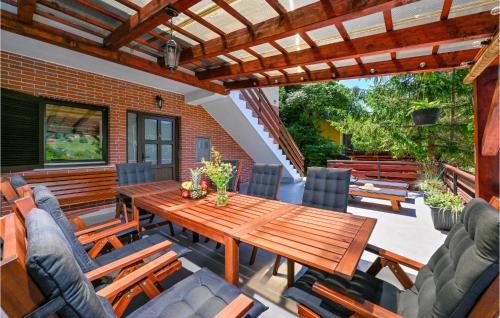 Viesnīcas āriene, 3 Bedroom Stunning Home In Harina Zlaka in Kumroveca