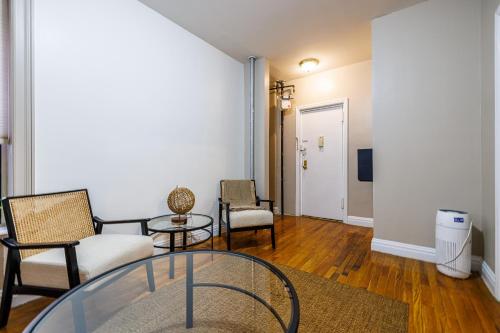 Inspire the vibrant energy of UWS in New York, USA