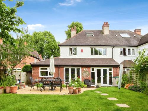 Spacious 4BR Home in Moseley Village near centre in King's Heath