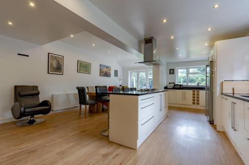 Spacious 4BR Home in Moseley Village near centre in King's Heath
