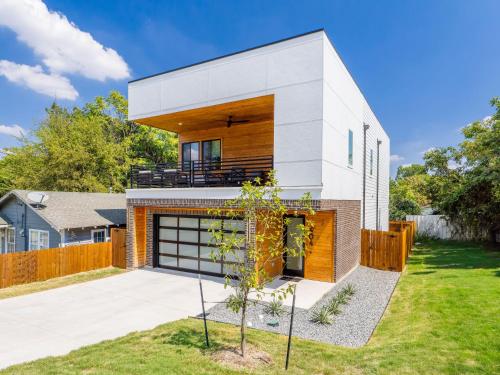 Bottom District Skyline Retreat in Cedar Crest