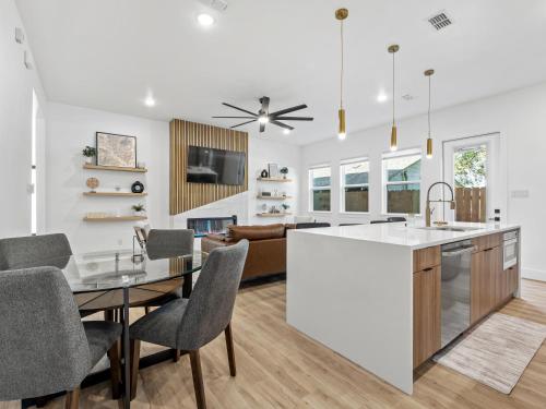 Bottom District Skyline Retreat in Cedar Crest