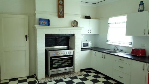 Kitchen, King Cottage in Windsor