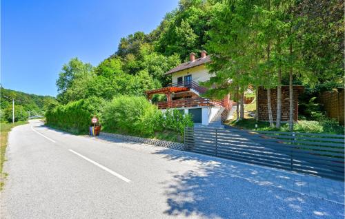 Peldbaseins, 3 Bedroom Stunning Home In Harina Zlaka in Kumroveca