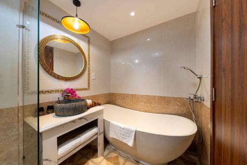 room detail thumbnail 2