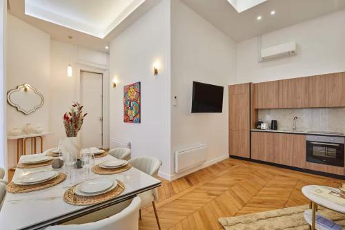 Saint Honore Luxury Apartment with AC - image 13
