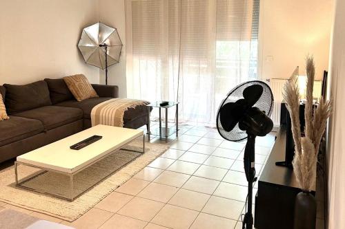 2-Bed House Sleeps 6 15 mins to Toulouse - Location saisonnière - Fenouillet