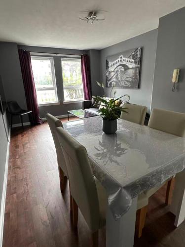 Two bedroom flat close to meadows with free parking by parking permit, Édimbourg (photo 10)