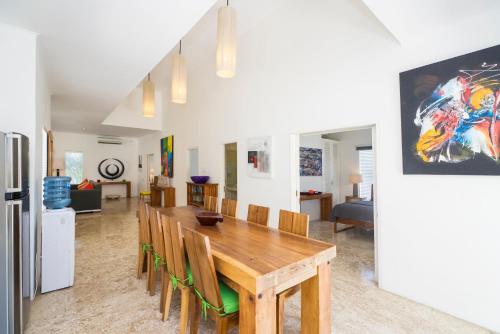 Three-Bedroom Apartment with One Bathroom image 6