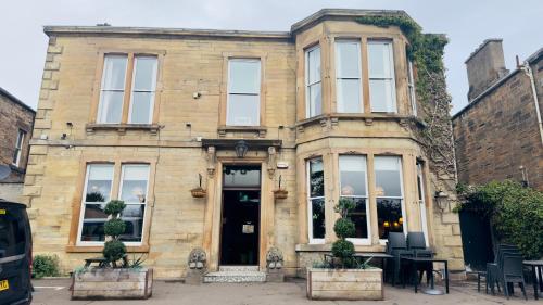 Exterior view, Edinburgh Whisky House Hotel in Murrayfield