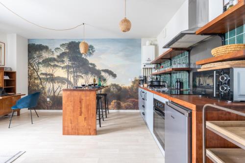 Konyha, La Colline - Parking - By PrestiPlace in Saint-Cyr-sur-Loire