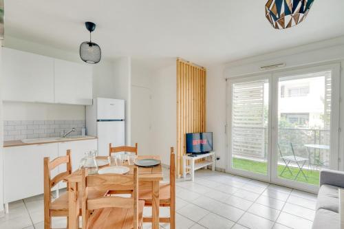 La Pause Urbaine - Proximité Lyon - Terrasse Privée - Location saisonnière - Vaulx-en-Velin
