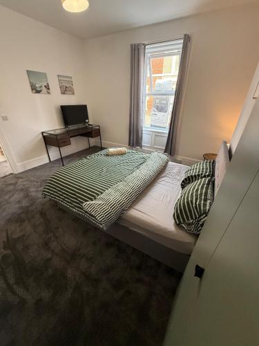 ResiLets Barnard St NEW Large 4 Bed House, Contractor Stays, Central in Blyth