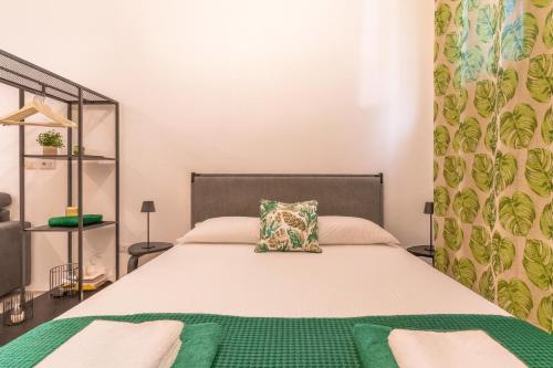 1 queen bed, 1 sofa bed