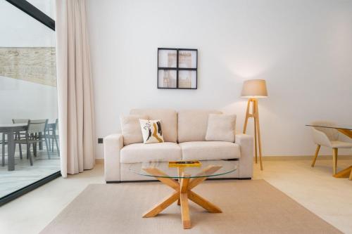 New Design Apartment - Private patio - Gallos 2, Seville