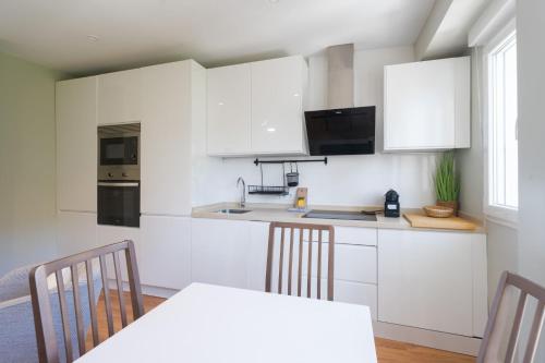Apartment with views -Santa Isabel Square- 2Bd1Bth, Seville (photo 6)