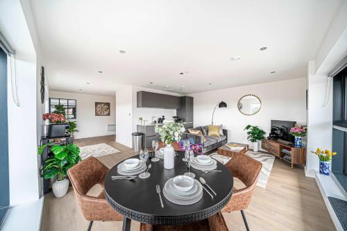 Luxury 2BR Penthouse-1, Private Terrace, City Center, Free Parking, Leeds (Foto 3)
