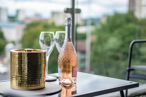 Leeds City Centre 2BR Apartment - Luxury Stay with Private Terrace, Leeds (Foto 6)