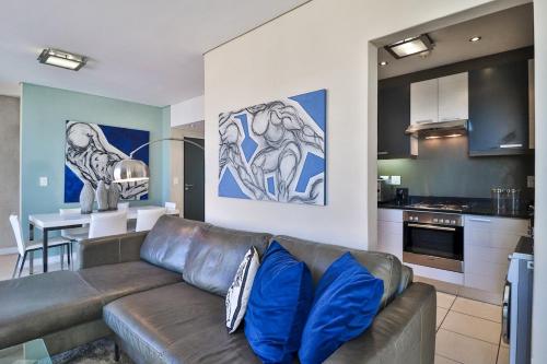 City View Retreat Balcony Parking AC by CTHA - image 2