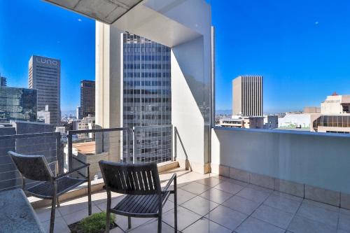 City View Retreat Balcony Parking AC by CTHA - image 11