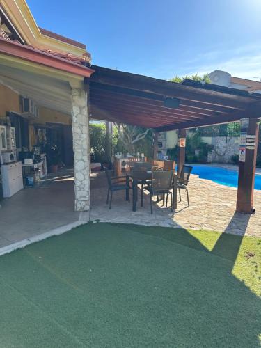  Apartment in Villa, Beach 3 minutes walk, spiaggia 3 minuti a piedi in Su Forti
