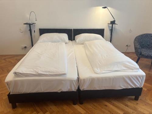 Carlton Suites 2