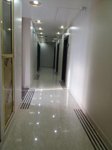 Hotel Ozas Grand Stop at Hotel Ozas Grand to discover the wonders of Varanasi. The property offers a high standard of service and amenities to suit the individual needs of all travelers. Take advantage of the property