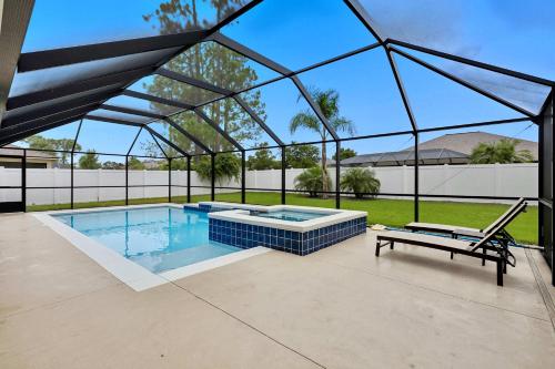 Luxury Heated Pool & Spa Fenced Yard & Beach Gear