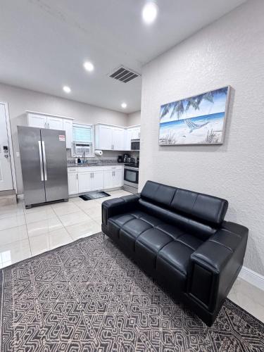1o Minutes to Downtown Free Parking, AC