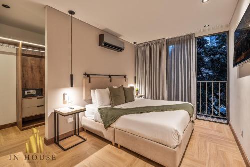 Morph 402 - Serene Getaway: Jacuzzi, AC, BBQ, El Poblado (photo 10)