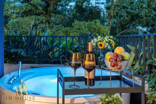Morph 402 - Serene Getaway: Jacuzzi, AC, BBQ, El Poblado (photo 2)