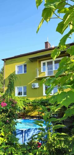2 bedrooms, 2 beds