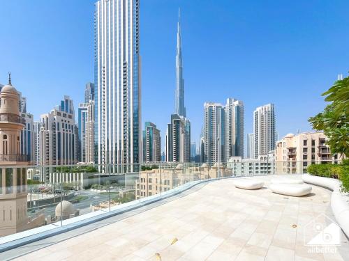 Luxurious 1BR | Balcony & Premium Stay in Downtown - image 9