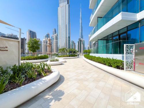 Luxurious 1BR | Balcony & Premium Stay in Downtown - image 14